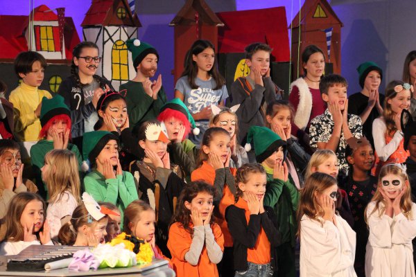 Kindermusical "Alice im Glockenland