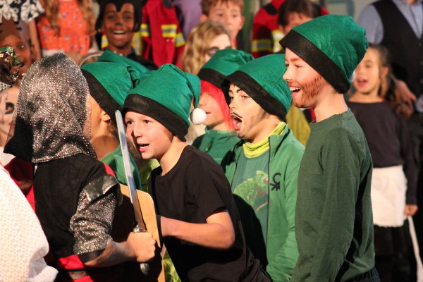 Kindermusical "Alice im Glockenland